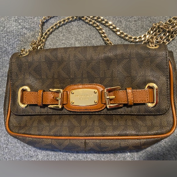 Michael Kors should clutch - Picture 3 of 5